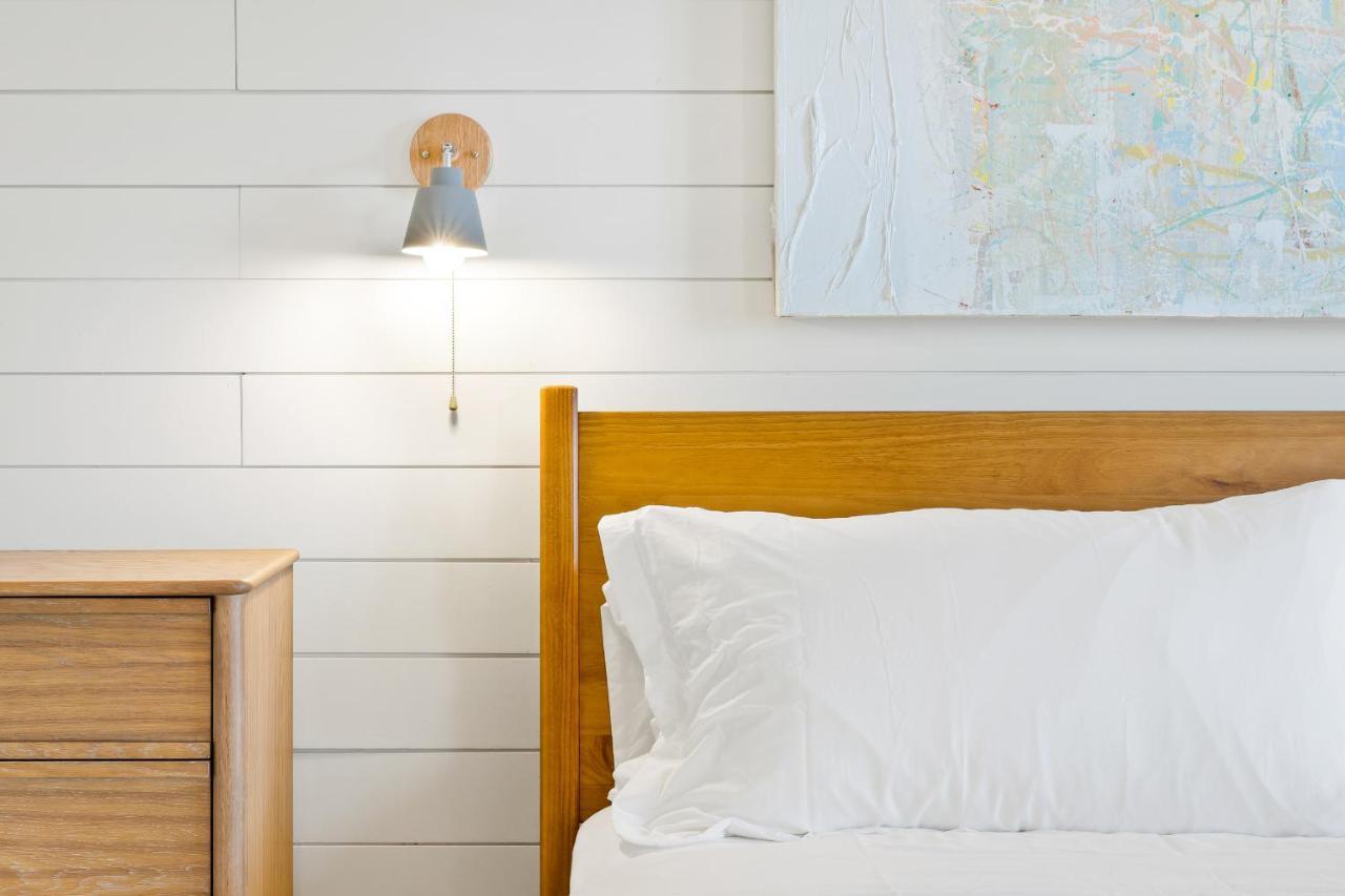 Boutique Room Steps From Downtown Mall Rose Jean Room 3 ชาร์ลอตต์สวิลล์ ภายนอก รูปภาพ